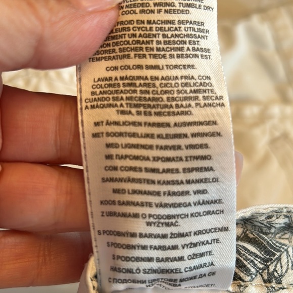 GUESS men’s white shorts size 36 - Picture 9 of 11